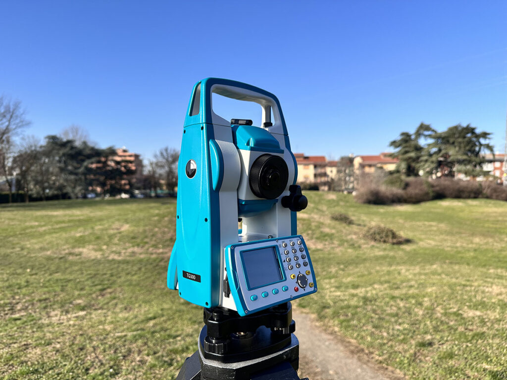 TG300 TOTAL STATION